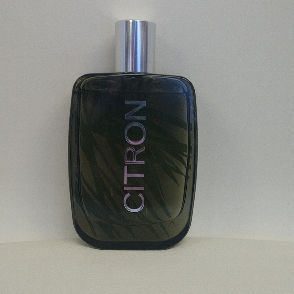 Bed Bath & Beyond Citron Fragrance Bottle - Black and Silver